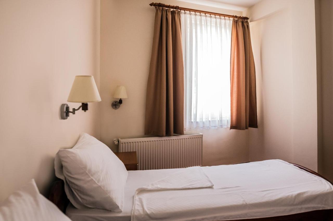 Hotel Carlstadt Karlovac Buitenkant foto