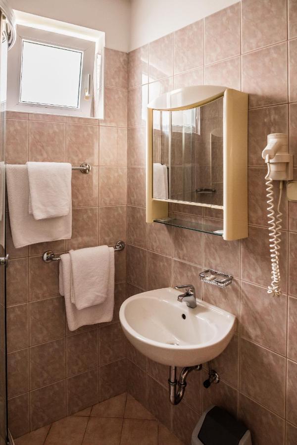 Hotel Carlstadt Karlovac Buitenkant foto